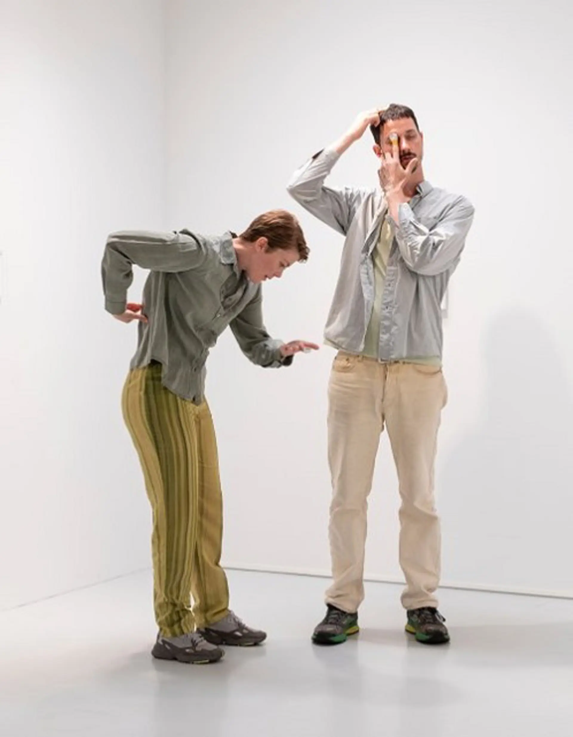 Konstnärsduon Gideonsson-Londre vid en performance